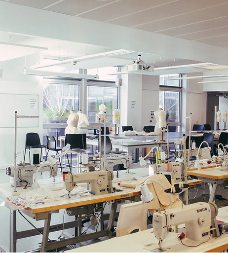 From factories to five-star reviews: How Premium Apparel Manufacturers Help Emerging Brands Win Trustpilot Reputation